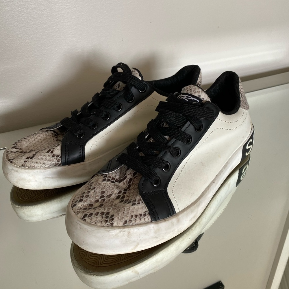 3FOR$20 SPORT shoes size 40 black white snake print fits size 9 sneakers